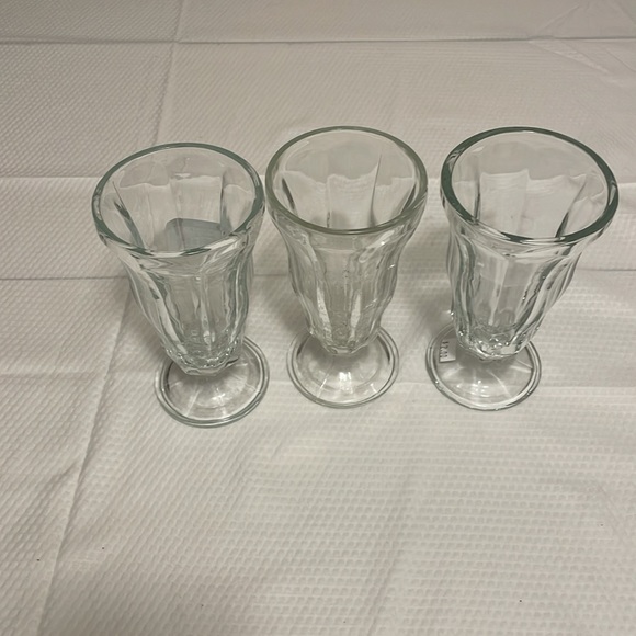 Vintage  Sundae Milkshake Glasses. Set of three. - Picture 3 of 4
